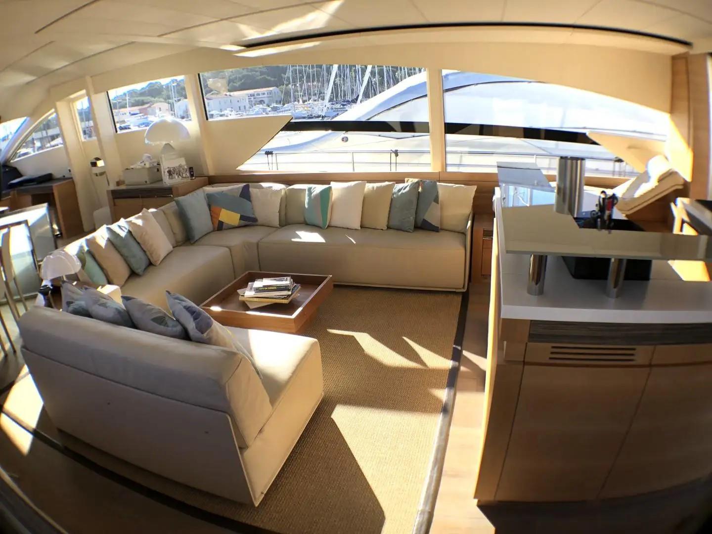 2012 PERSHING 92' 